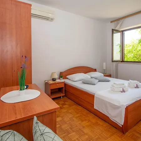 Dalmatino Apartman *