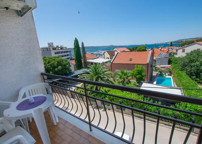 Апартаменты Dalmatino *